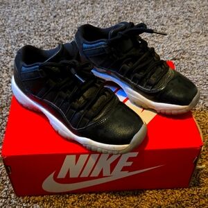 Air Jordan 11 Retro low for boys size 4